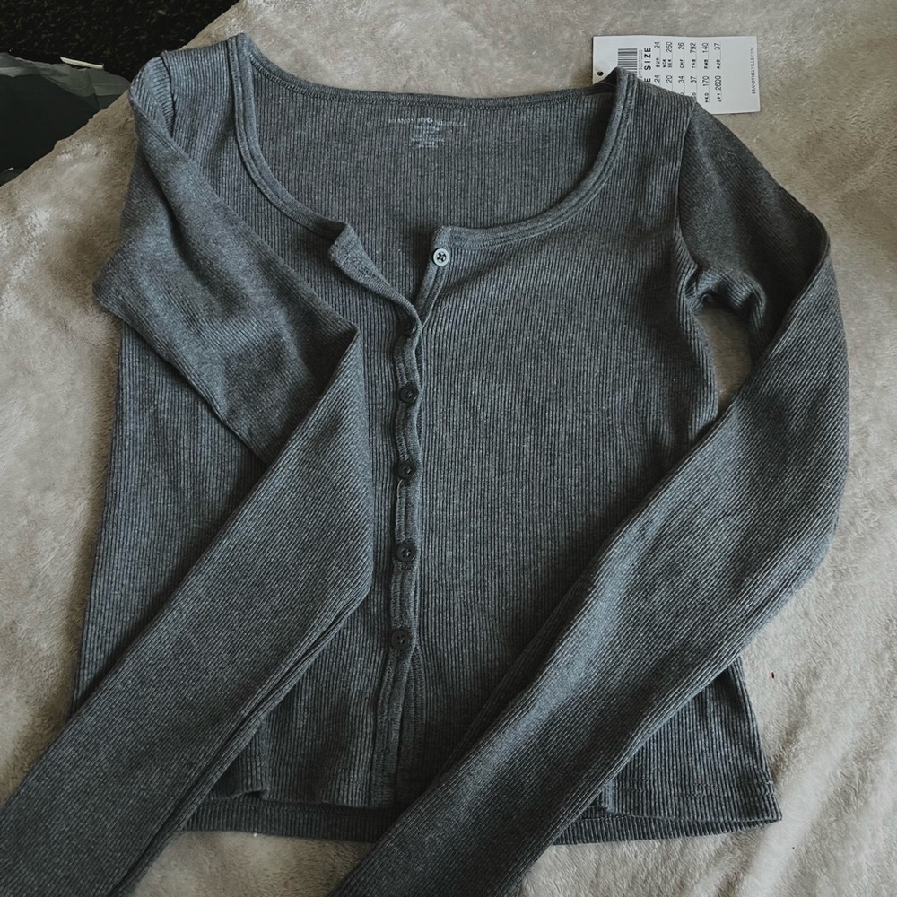 Brandy Melville New With Tags button up shirt in gray